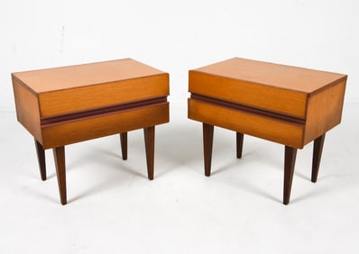 PAIR OF MID-CENTURY OAK NIGHT STANDS C. 1960S