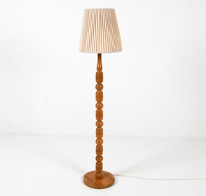 SCANDINAVIAN TURNED PINE FLOOR LAMP C. 1970S