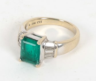 18K WHITE GOLD, EMERALD, & DIAMOND RING