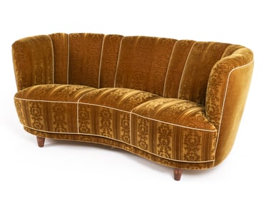 MID-CENTURY VELVET BANANA SOFA