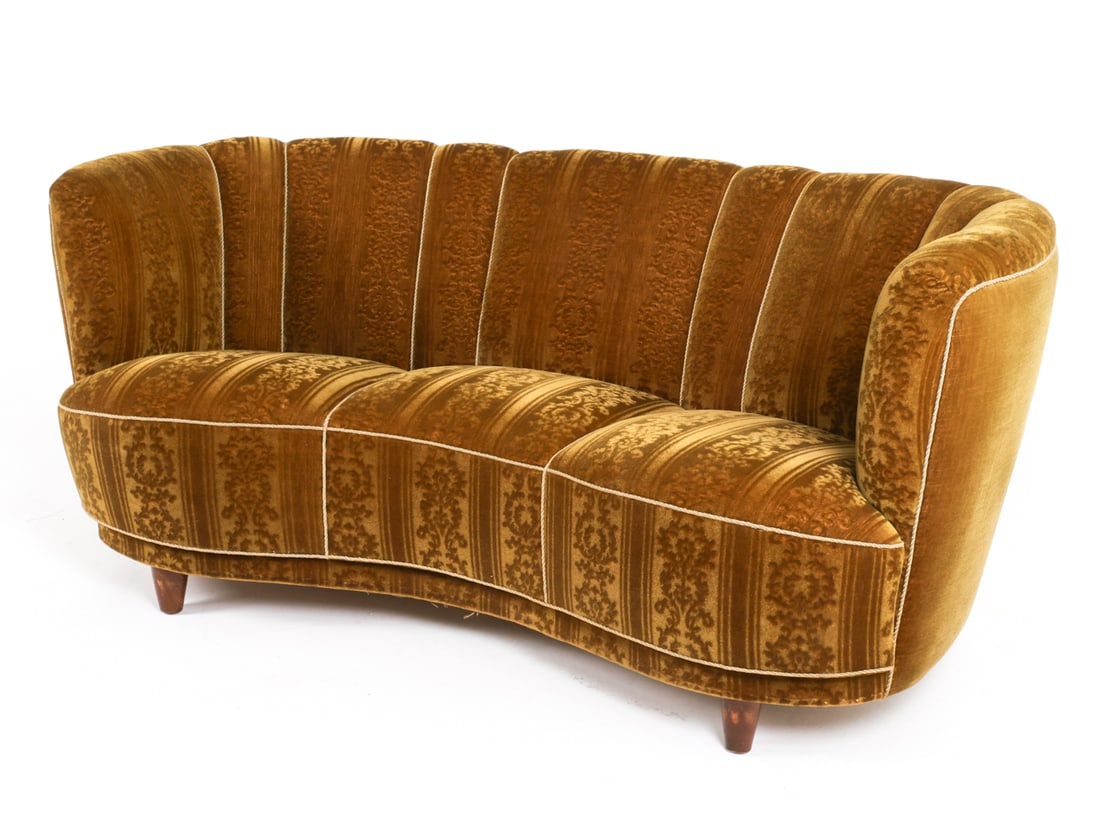 MID-CENTURY VELVET BANANA SOFA (1 of 20)