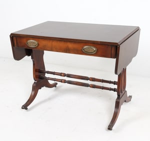 FEDERAL STYLE MAHOGANY DROPLEAF TABLE
