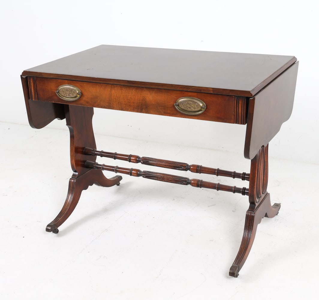 FEDERAL STYLE MAHOGANY DROPLEAF TABLE (1 of 20)