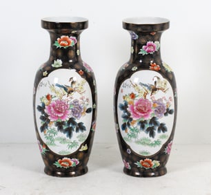 PAIR OF VINTAGE CHINESE PORCELAIN VASES
