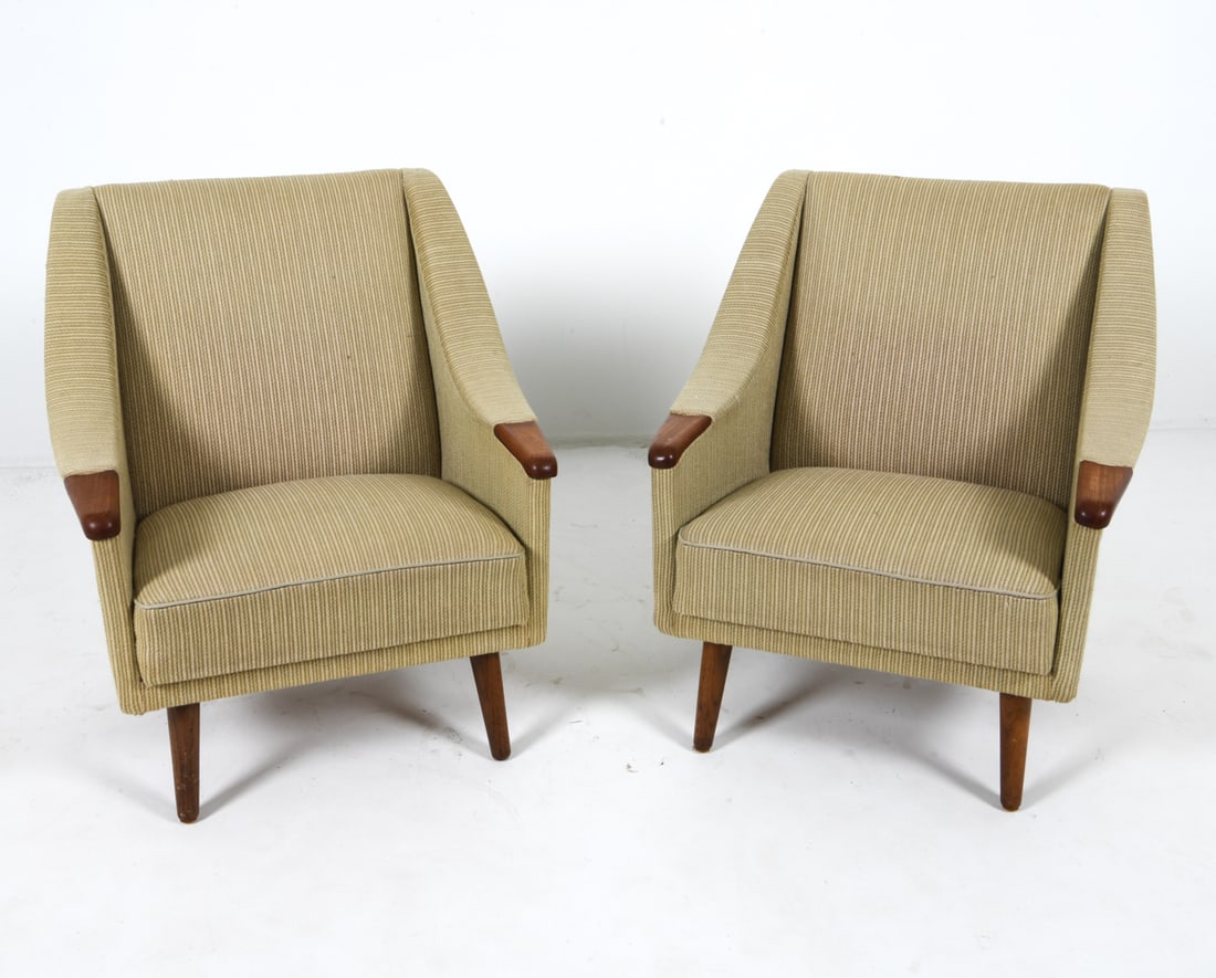 MANNER OF JOHANNES ANDERSEN DANISH LOUNGE CHAIRS: Pair of easy chairs with teak legs and teak paw arms. Wool upholstery. Denmark, circa 1960s. Dimensions: H 33" x W 29" x D 31" x SH 15.5". Condition: Slight fading to wood and fabric. Few worn spots t