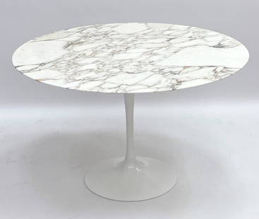 SAARINEN KNOLL MARBLE TULIP DINING TABLE: Saarinen dining table with a white base and Calacatta marble top. Knoll studio label on underside. With invoice. Provenance: From a Park Avenue apartment designed by David Kleinberg. Dimensions: H 28.