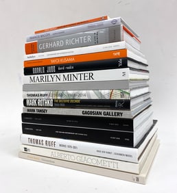 GROUPING OF ART & DESIGN BOOKS/CATALOGS