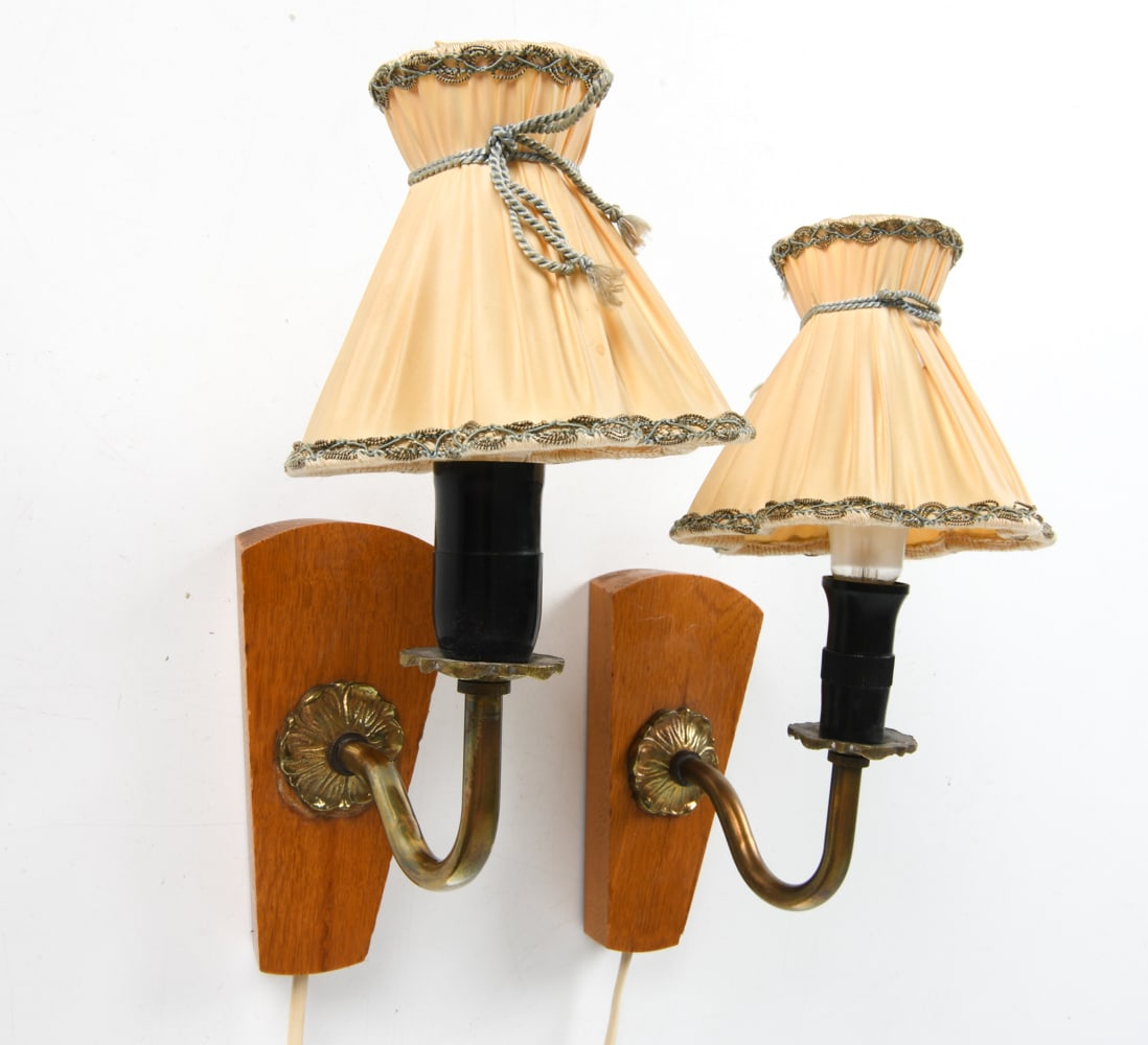 PAIR OF SCANDINAVIAN BRASS & OAK SCONCES C. 1970S (1 of 18)