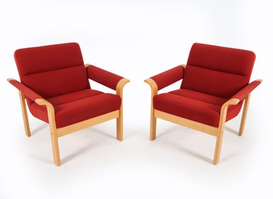 PAIR MAGNUS OLSEN BEECH LOUNGE CHAIRS C. 1970S