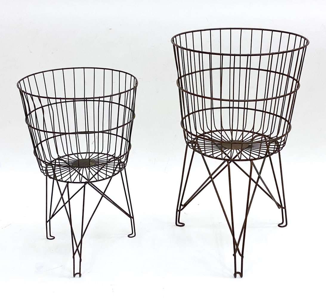PAIR OF VINTAGE METAL WIRE PLANT STAND BASKETS (1 of 12)