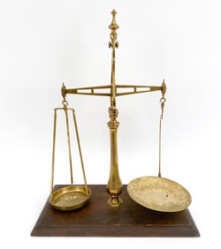 ANTIQUE VICTORIAN ENGLISH BRASS BALANCE SCALE