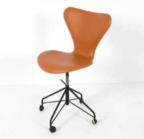 ARNE JACOBSEN FOR FRITZ HANSEN SWIVEL CHAIR