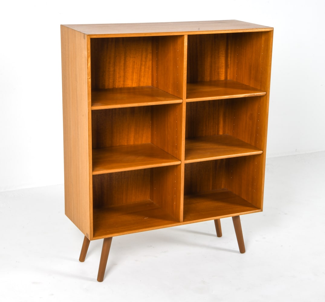 DANISH TEAK BOOKCASE C. 1960S: Adjustable shelves. Dimensions: H 40.25" x W 31.5" x D 12.5". Condition: Minor scuffs and dings. Wear consistent with age and use. PER F062