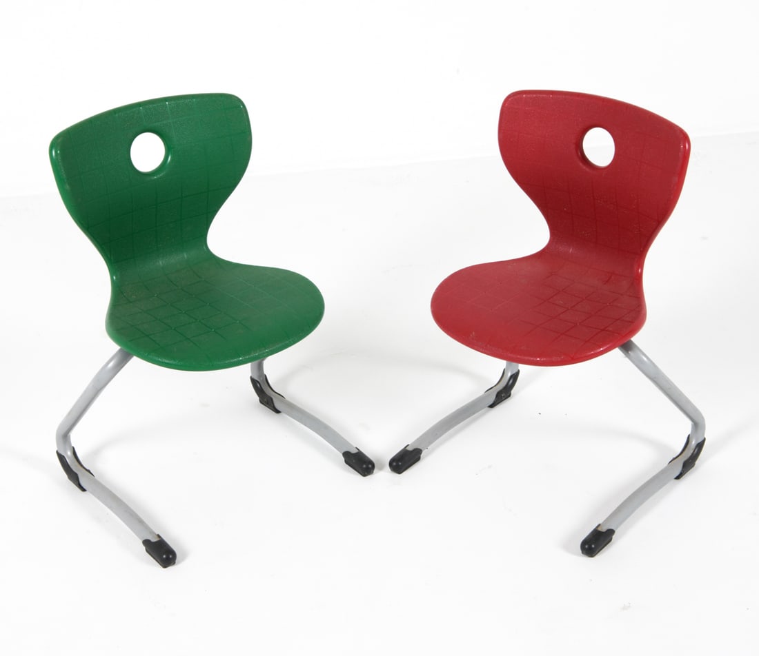 PAIR OF VERNER PANTAN CHILD CHAIRS C. 1960S (1 of 15)