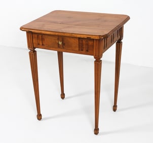 ANTIQUE CONTINENTAL WALNUT SIDE TABLE
