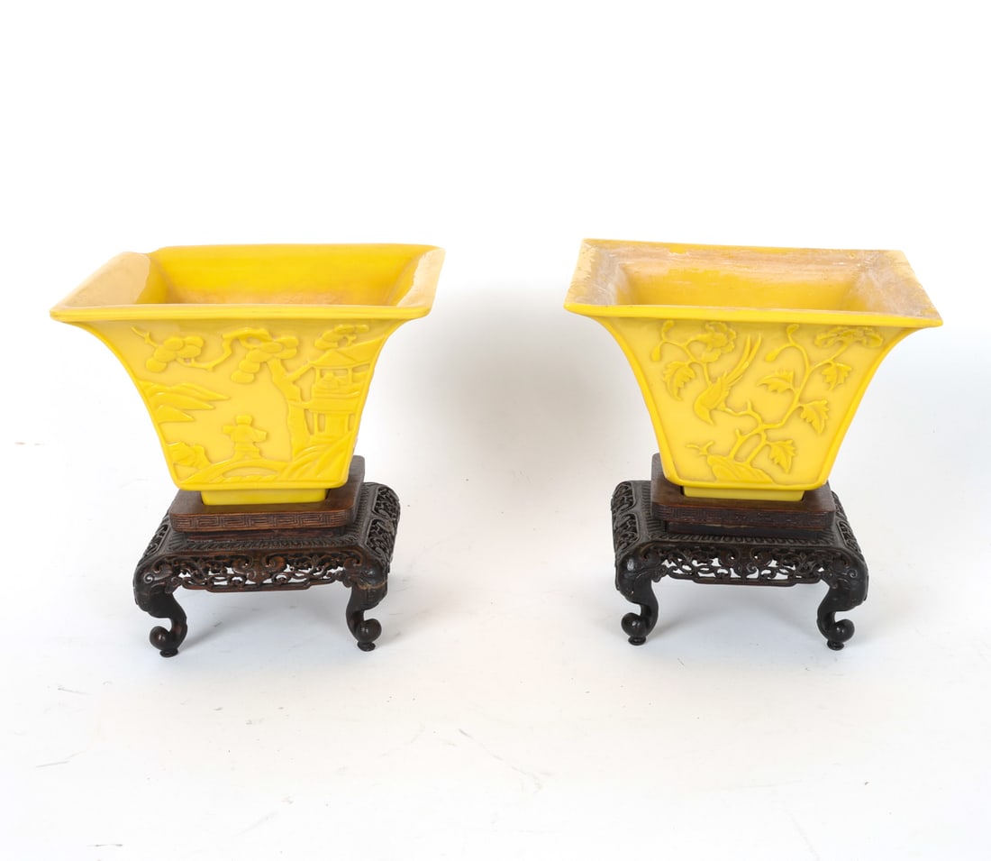 PAIR OF IMPERIAL YELLOW PEKING GLASS BOWLS (1 of 14)