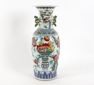 VINTAGE CHINESE PORCELAIN VASE