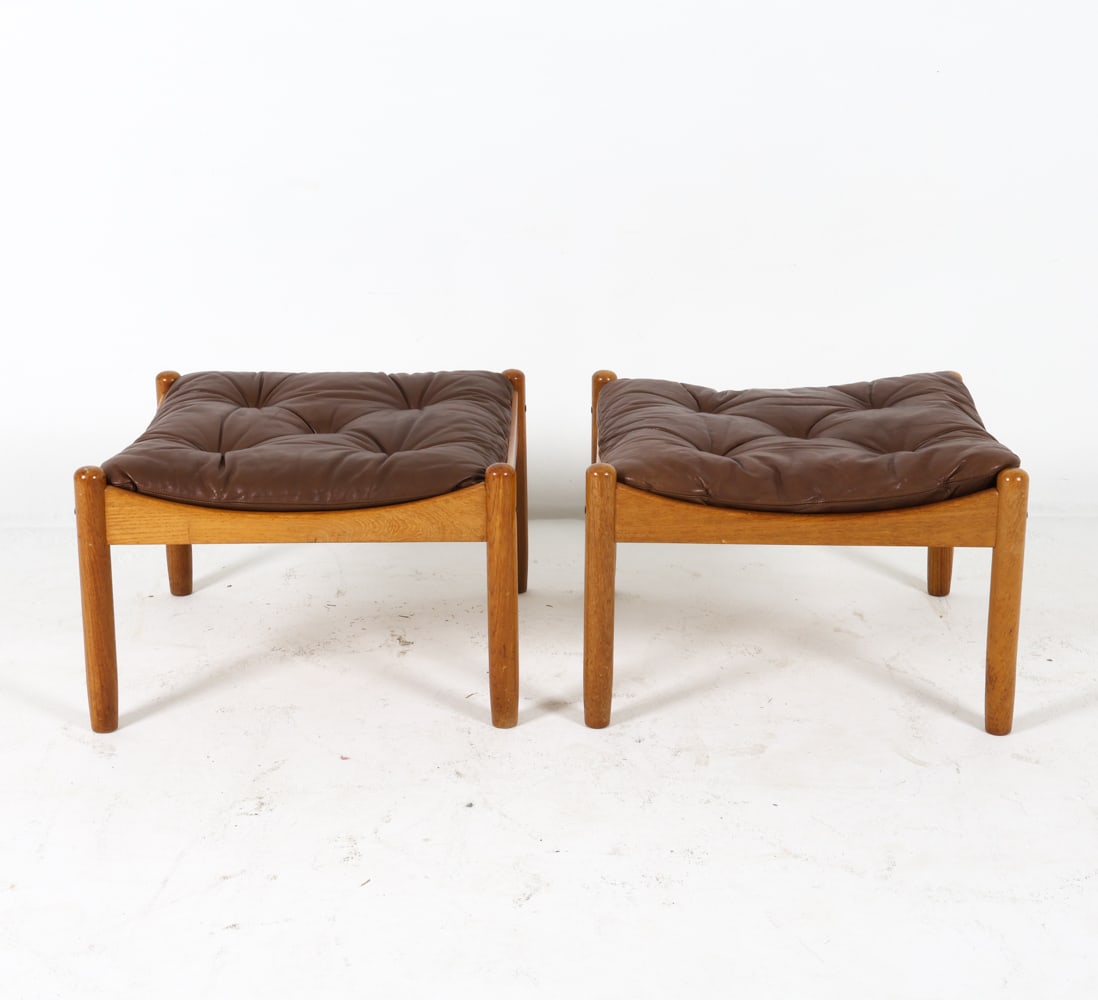 PAIR OF SCANDINAVIAN OAK & LEATHER OTTOMANS 1960S (1 of 13)