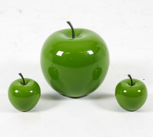 LARGE DECORATIVE PLASTIC APPLE GROUPING