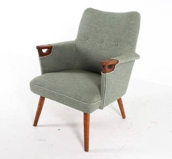 MID-CENTURY DANISH TEAK & WOOL LOUNGE CHAIR: In the manner of Hans Wegner. Green-tone wool upholstery with cat paw armrests. Dimensions: H 32.5" x W 26" x D 23", SH 16" Condition: Minor pilling to wool upholstery. Moderate scuffs to legs. Presen