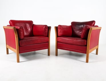 PAIR OF SCANDINAVIAN OAK & LEATHER LOUNGE CHAIRS