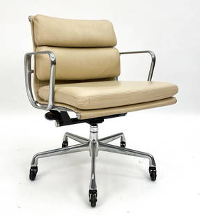 EAMES HERMAN MILLER SOFT PAD MANAGEMENT CHAIR: Herman Miller off-white soft pad desk chair. Iconic rolling chair Originally designed by Charles & Ray Eames for Herman Miller in the 1950s. Adjustable height, with a swivel. Leather, aluminum frame,