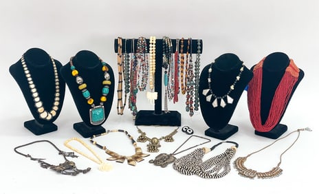 GROUPING OF COSTUME JEWELRY