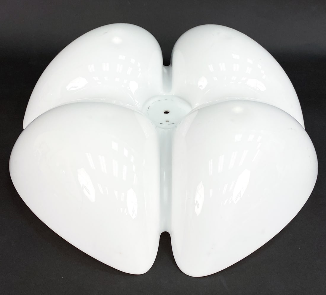 GAE AULENTI PIPISTRELLO ACRYLIC LAMP SHADE: White designer lamp shade by Gae Aulenti Pipistrello. Dimensions: H 5.5" x W 21" x D 21 Condition: Wear consistent with age and handling. small hole at the base, and minor soiling spots. Shade only.
