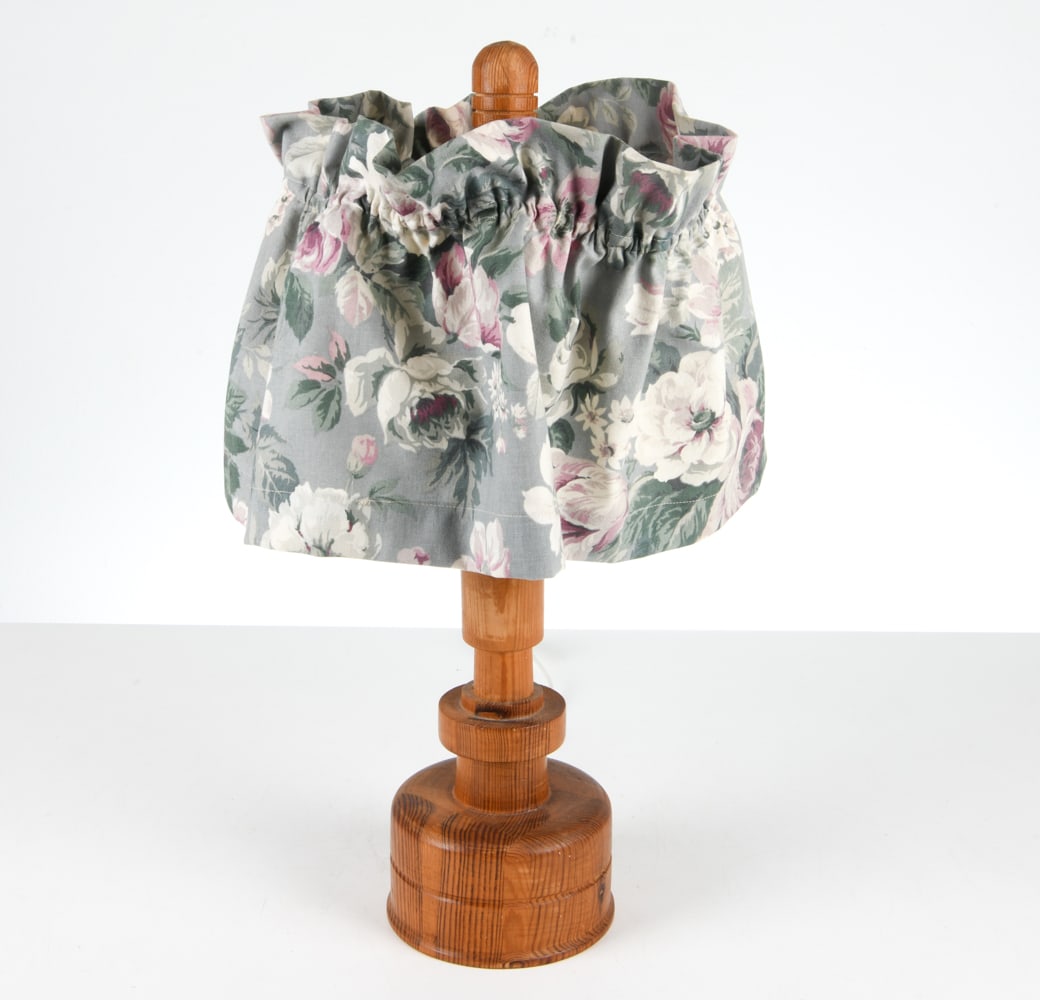 MID-CENTURY SWEDISH PINE TABLE LAMP C. 1970S (1 of 9)