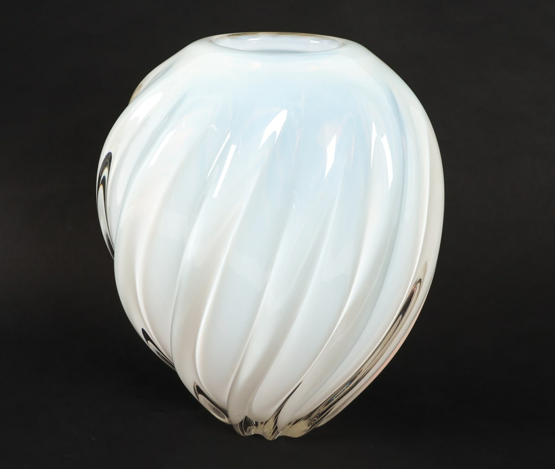 LARRY LASLO LARGE OPALESCENT WHITE GLASS VASE (1 of 15)