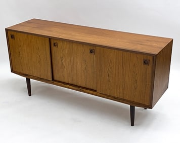 MID-CENTURY SCANDINAVIAN ROSEWOOD SIDEBOARD