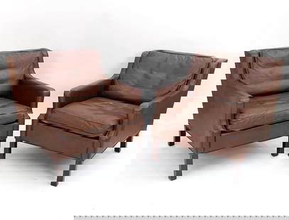 PAIR OF BORGE MOGENSEN STYLE LEATHER LOUNGE CHAIRS: Leather chairs with stained oak legs. Apparently unmarked. Dimensions: H 29" x W 28" x D 30" x SH 18" Condition: Scuffs and discoloration to leather, Wear consistent with age and use.