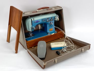 VINTAGE DANISH GRAND DELUXE ZIG-ZAG SEWING MACHINE