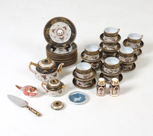 DECORATIVE PORCELAIN GROUPING