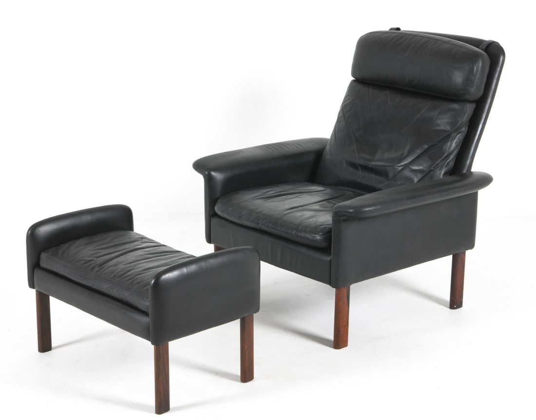 HANS OLSEN LEATHER LOUNGE CHAIR & OTTOMAN: For CS Mobler. Circa 1960s. Black-tone leather upholstery and cushions, with rosewood legs. Chair with flared armrests. Dimensions: H 37.25" x W 36" x D 29", SH 16" Ottoman: H 17.5" x W 27" x D 16", S