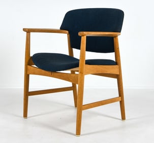 ATTR. LARSEN & BENDER FRITZ HANSEN OAK ARMCHAIR
