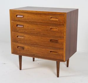 HUNDEVAD DANISH ROSEWOOD CHEST OF DRAWERS C. 1960S