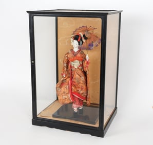 VINTAGE KYUGETSU CO. 'MAIKO' GEISHA DOLL IN CASE
