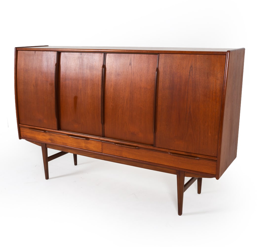 E. W. BACH STYLE DANISH TEAK SIDEBOARD C. 1960S