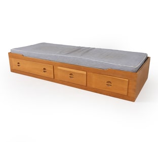 BORGE MOGENSEN STYLE DANISH OAK DAYBED C. 1960S