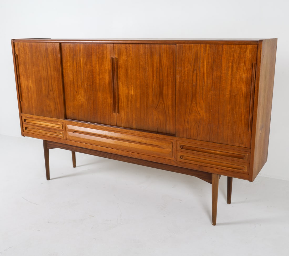 JOHANNES ANDERSEN DANISH TEAK SIDEBOARD C. 1960S