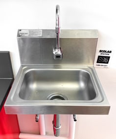 ADVANCE TABCO STAINLESS STEEL HANDS-FREE SINK