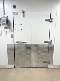 KOLPAK LARGE GROUND LEVEL WALK-IN FREEZER