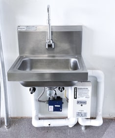 ADVANCE TABCO STAINLESS STEEL HANDS-FREE SINK