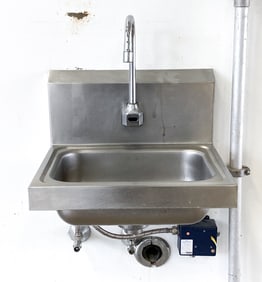 ADVANCE TABCO STAINLESS STEEL HANDS-FREE SINK