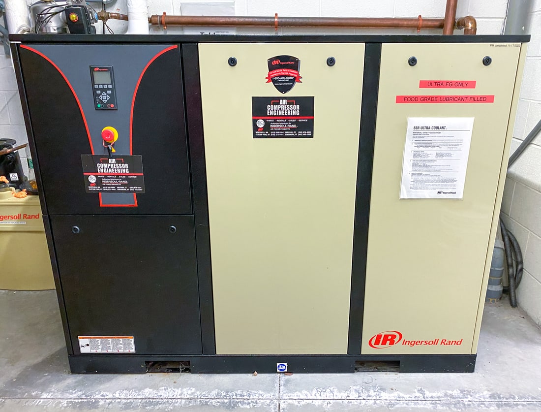 INGERSOLL RAND ROTARY SCREW AIR COMPRESSOR (1 of 7)