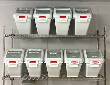 RUBBERMAID SHELF INGREDIENT STORAGE BIN GROUPING