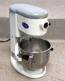 GLOBE SP05 5-QUART PLANETARY COMMERCIAL MIXER