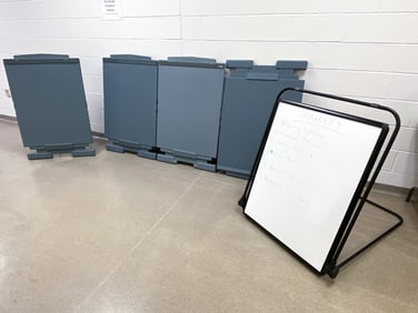 GROUPING OF QUARTET DURAMAX PORTABLE EASELS