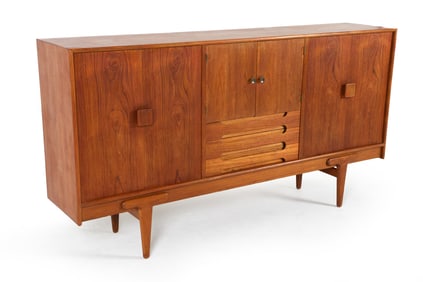 EJVIND A JOHANSSON DANISH TEAK SIDEBOARD C. 1960S